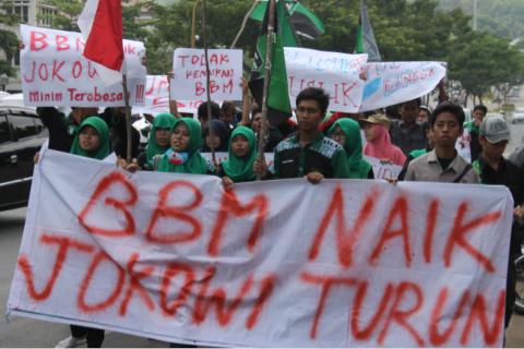 BBM Antarkan Jokowi Turun